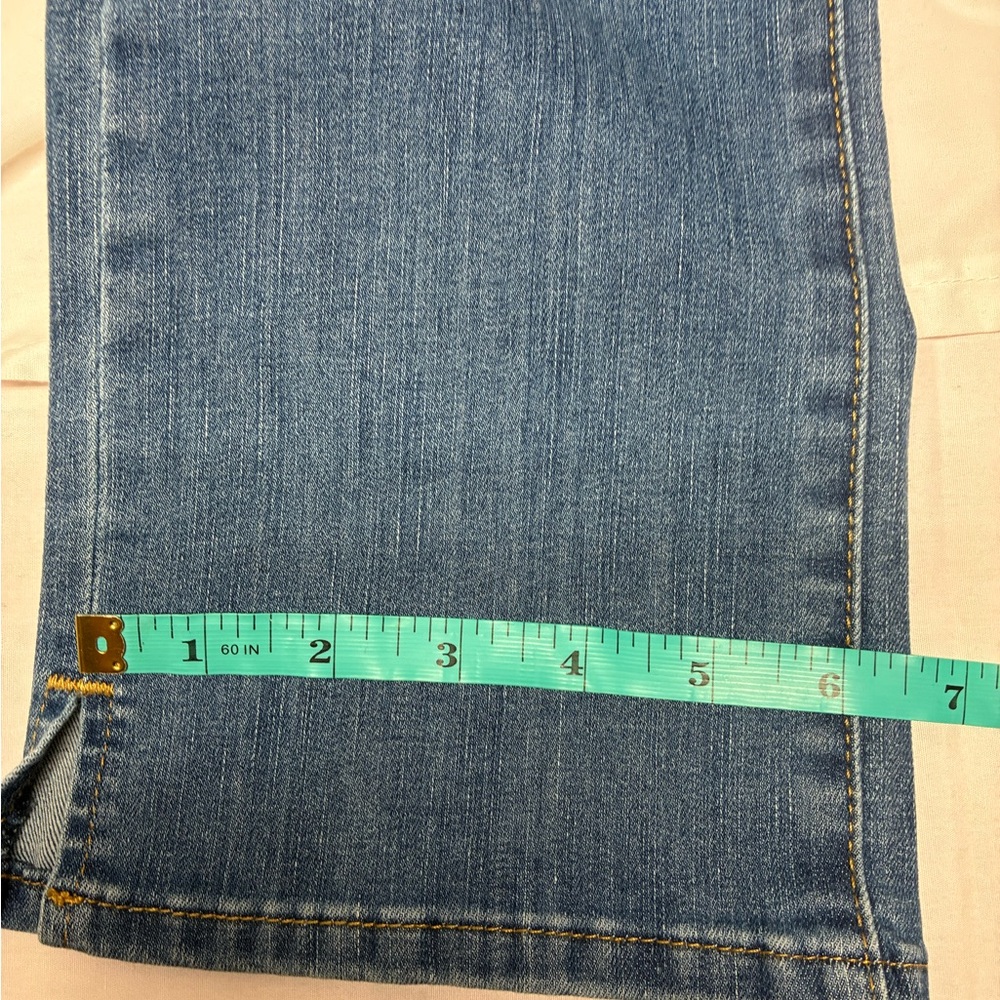 Levi’s Women's size 14 pull-on capri - Picture 9 of 9